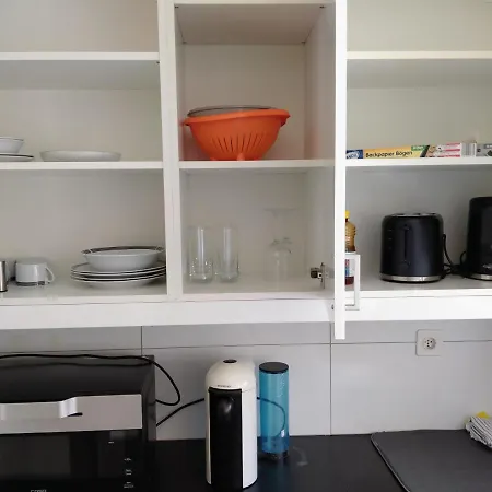 Studio, 4-7 Mins To Main Station By Train Apartment *